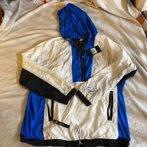NIKE WOMENS WIND BREAKER